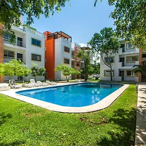 Airport With Pool And Security Cancún